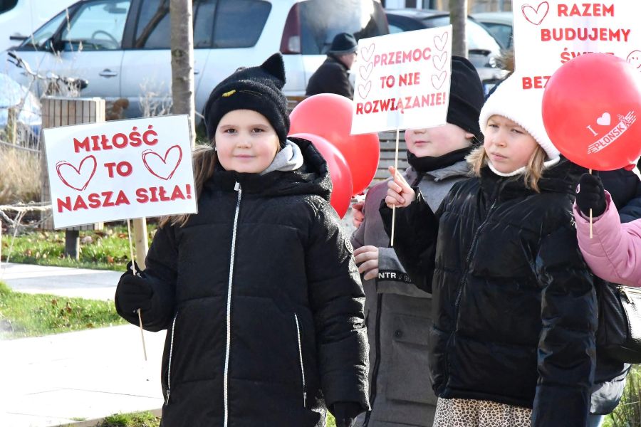 Czerwone balony pofrunęły w niebo