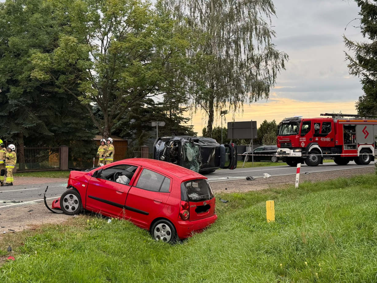 wypadek pod Ciechanowem samochód w rowie