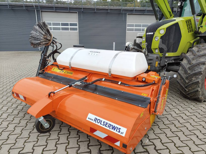  zamiatarka drogowa zakupiona przez gminę Płoniawy-Bramura (fot. UG Płoniawy-Bramura)