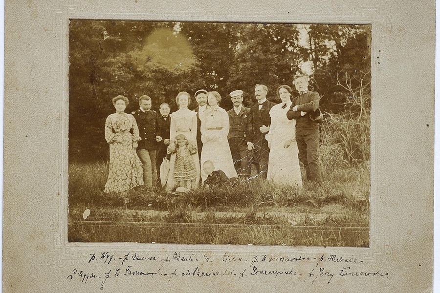 Gościnni społecznicy. Dzieje właścicieli Młocka