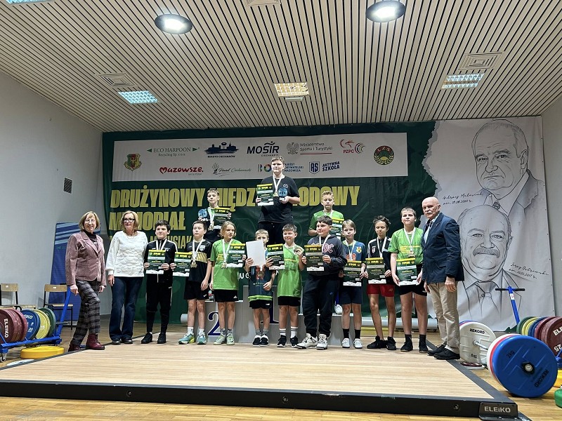 młodzi ciężarowcy, dekoracja, dzieci, podnoszenie ciężarów