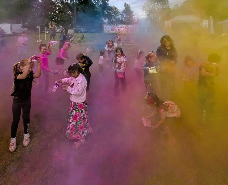 Kolorowo, rodzinnie i z rozmachem. Piknik w Opinogórze przyciągnął tłumy mieszkańców