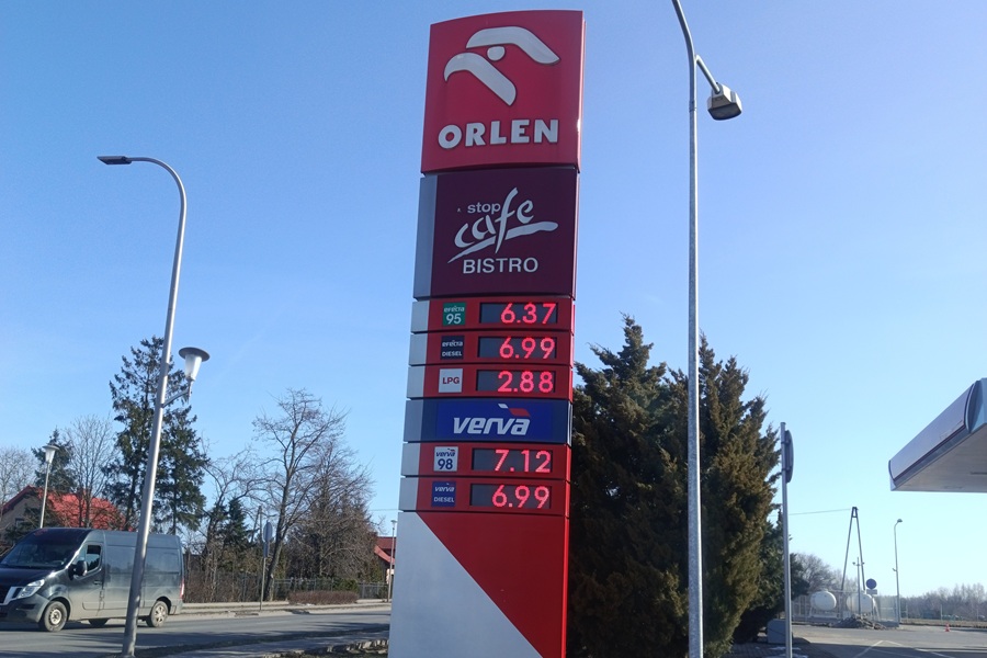 Rosną ceny na stacjach paliw. Jak jest w Ciechanowie?