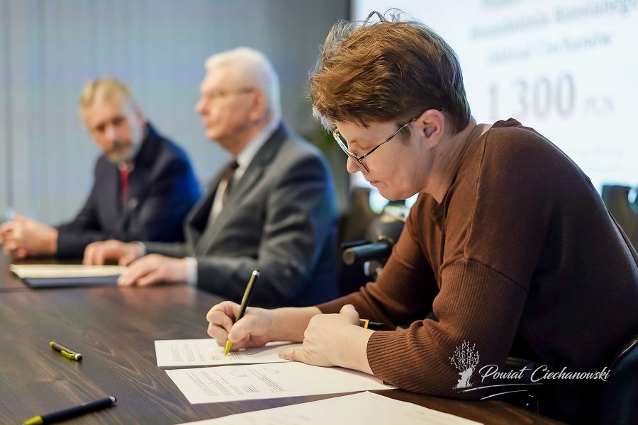 sm_-zorganizuje-konferencje-3_-podpisanie