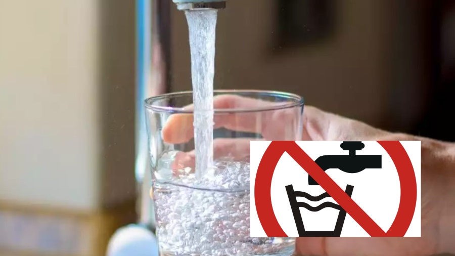 lejąca się woda z kranu