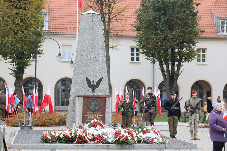 Ciechanów świętuje Niepodległość – uroczystości pod pomnikiem i koncert młodych muzyków