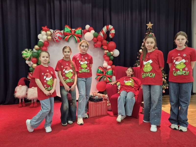 dzieci podczas mikołajki