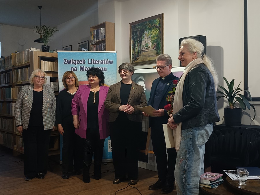 Jury konkursu i nominowana do nagrody Barbara Orlowski