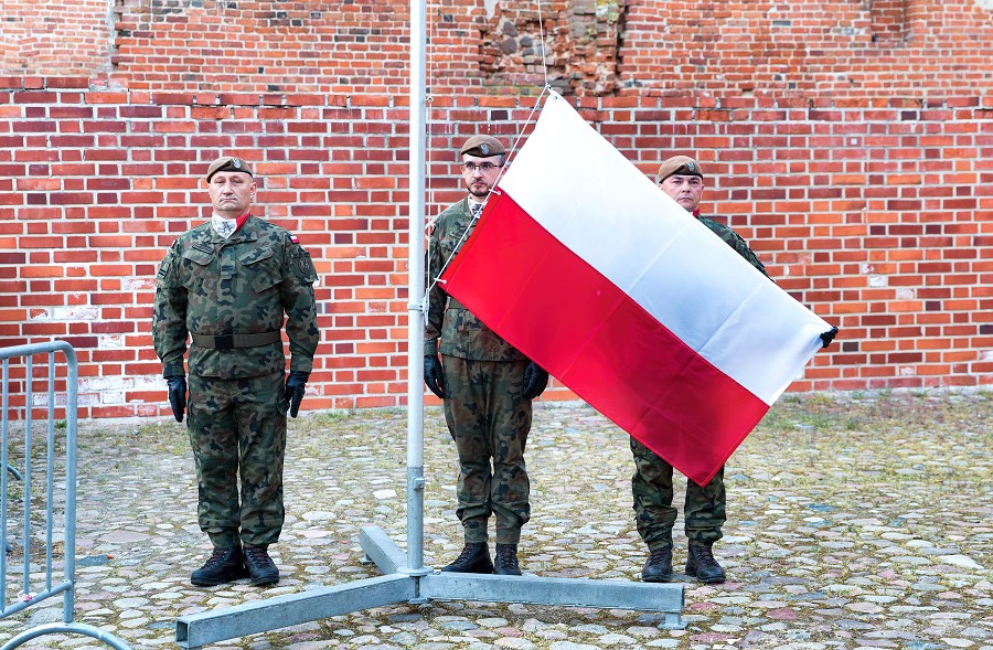 Ciechanów świętował Dzień Flagi RP. Kortez oczarował publiczność na zamku