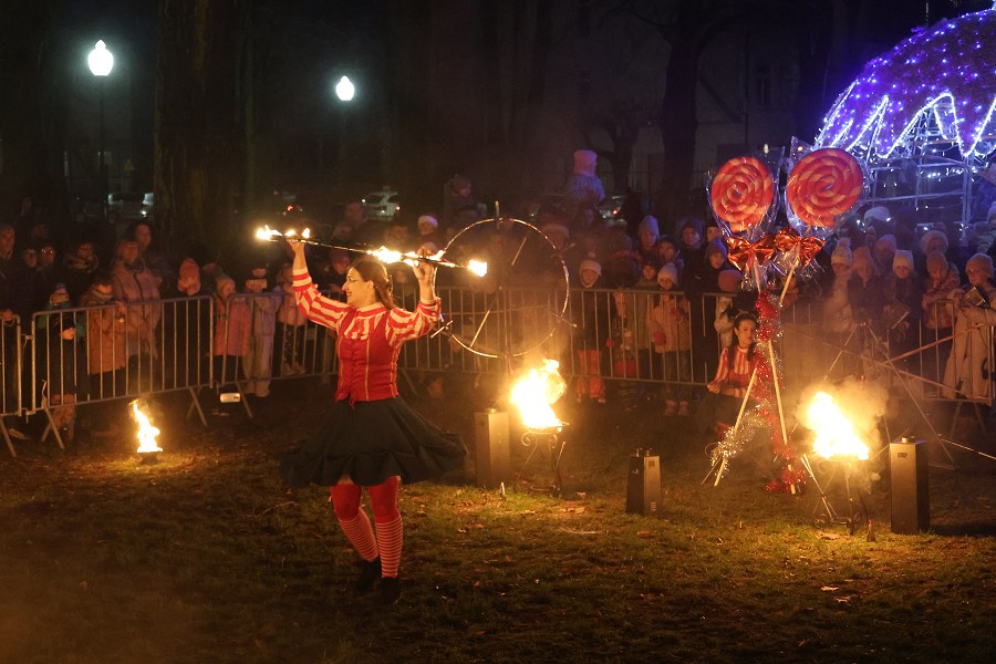 pokaz ognia, ilumnacje