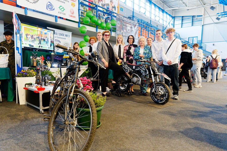 Edukacja i rynek pracy w jednym miejscu. Targi z dużym zainteresowaniem [zdjęcia]