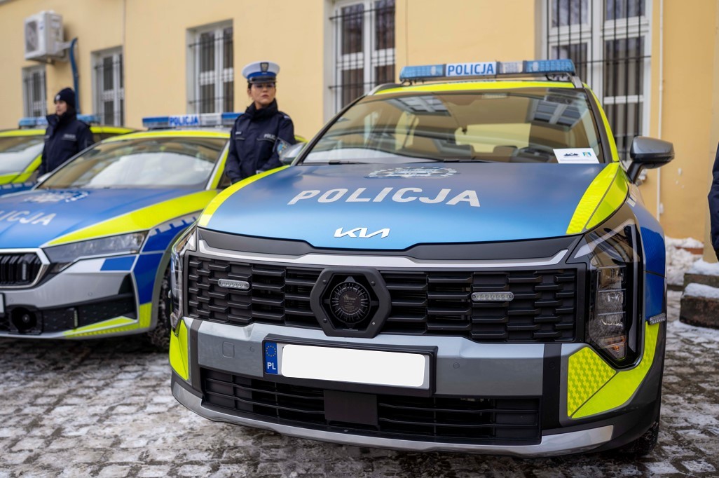 nowy radiowóz, policjantka