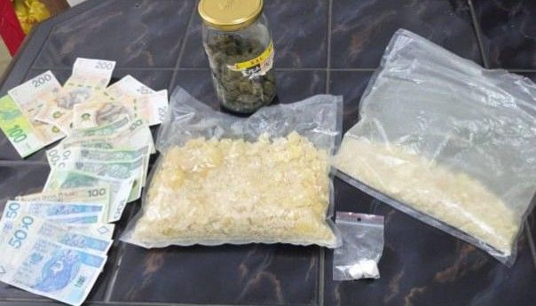 banknoty, narkotyki, mefedrom