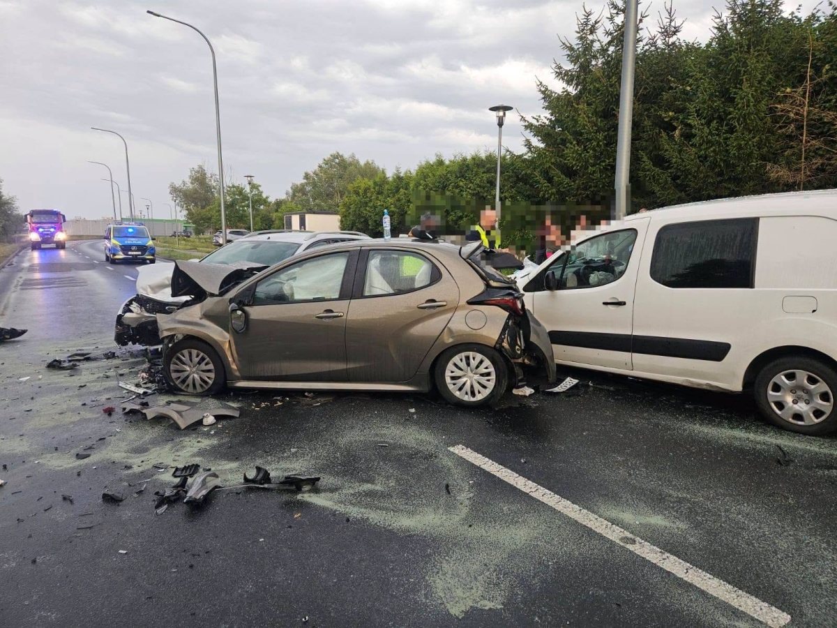Wypadek na pętli miejskiej w Ciechanowie. Cztery osoby trafiły do szpitala