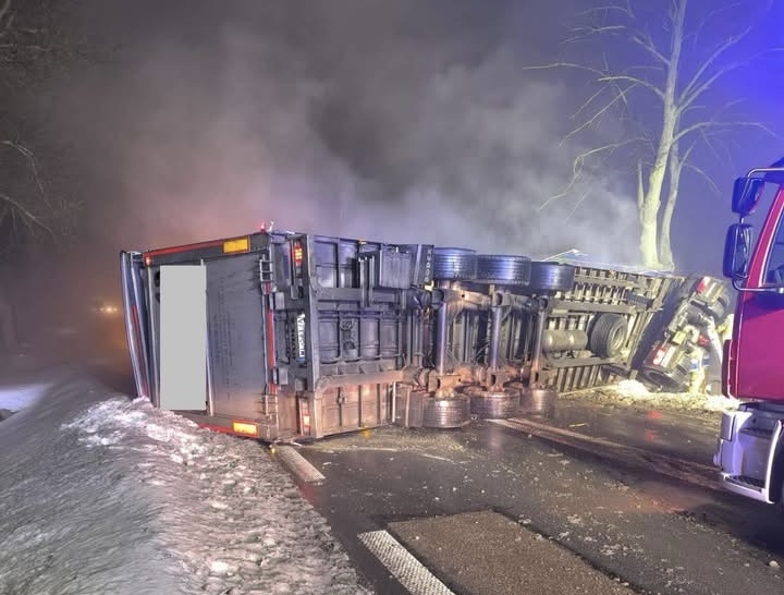 Droga pod Ciechanowem całkowicie zablokowana