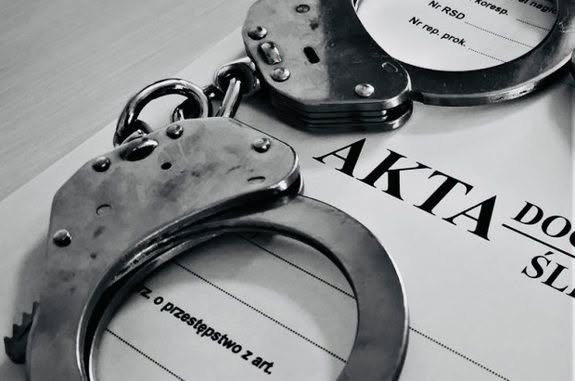 Kilkadziesiąt gramów marihuany w mieszkaniu 36-latka z Ciechanowa. Grozi mu do 10 lat więzienia