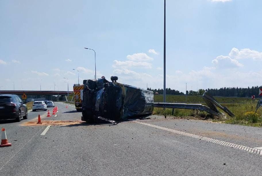 Wypadek w powiecie ciechanowskim. Pas ruchu w kierunku Warszawy jest zablokowany