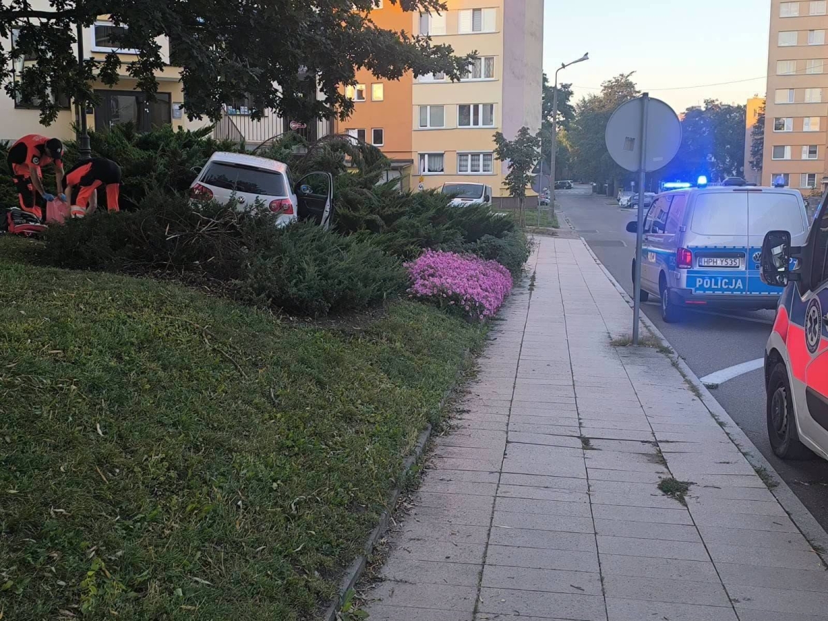 Tragiczny wypadek na ulicy Warszawskiej w Ciechanowie. Nie żyje 43-letni kierowca
