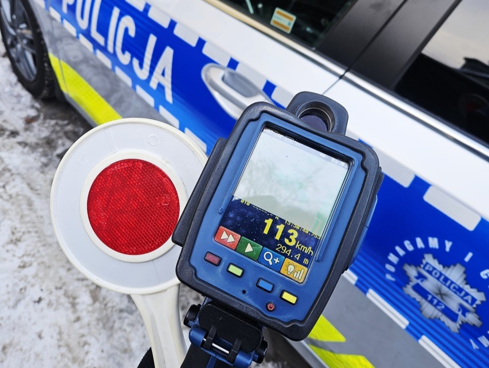 22-latek pędził przez Ciechanów. Stracił prawo jazdy