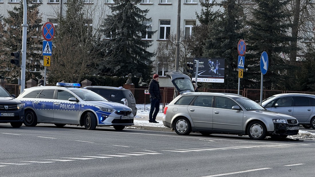 Zderzenie aut na skrzyżowaniu w Ciechanowie