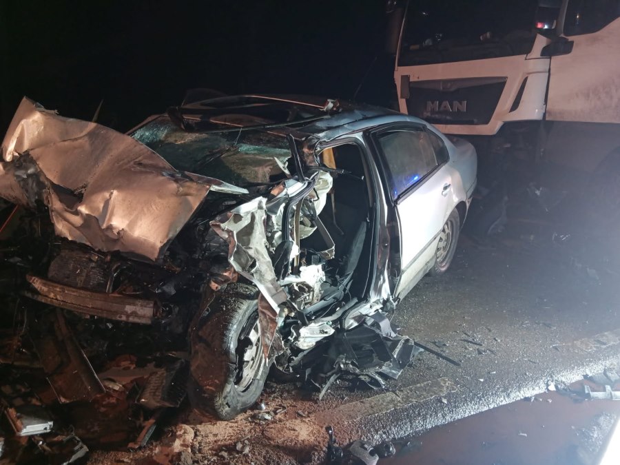 wypadek, zmiażdżony samochód