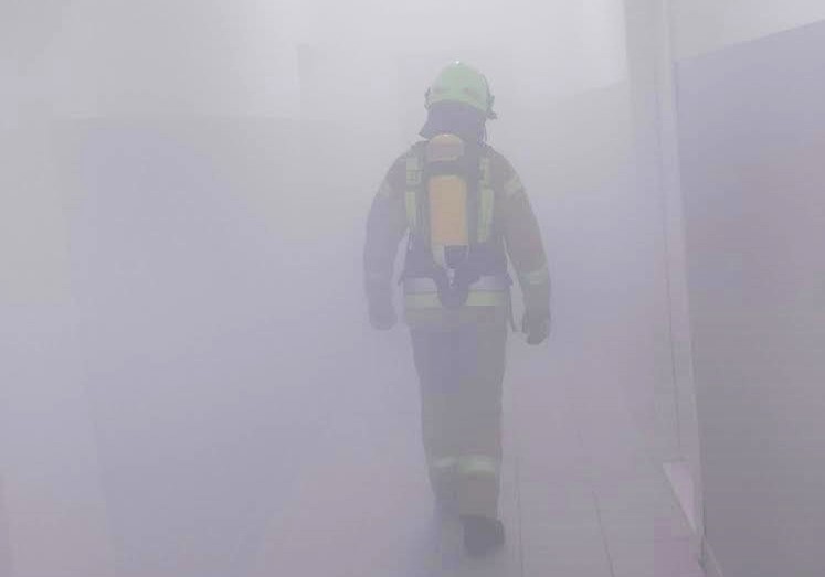 Pięć zastępów gasiło pożar domu jednorodzinnego w Ciechanowie