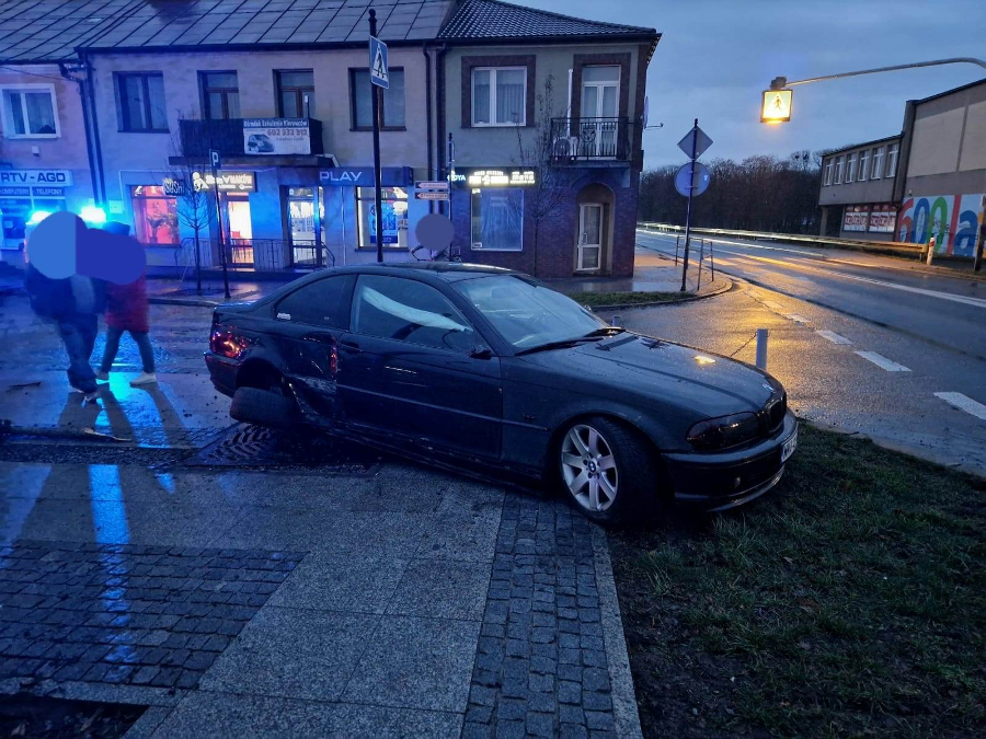 kolizja-bmw-ze-slupem-1
