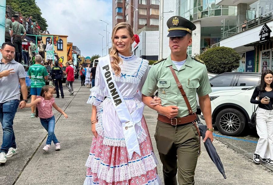 Z remizy na światowe wybiegi. Strażaczka z Karniewa walczy o koronę w Kolumbii!
