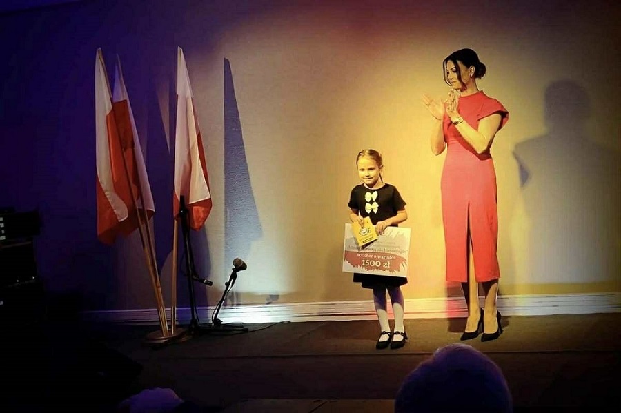 W Różanie młodzi zaśpiewali dla Niepodległej [ZDJĘCIA]