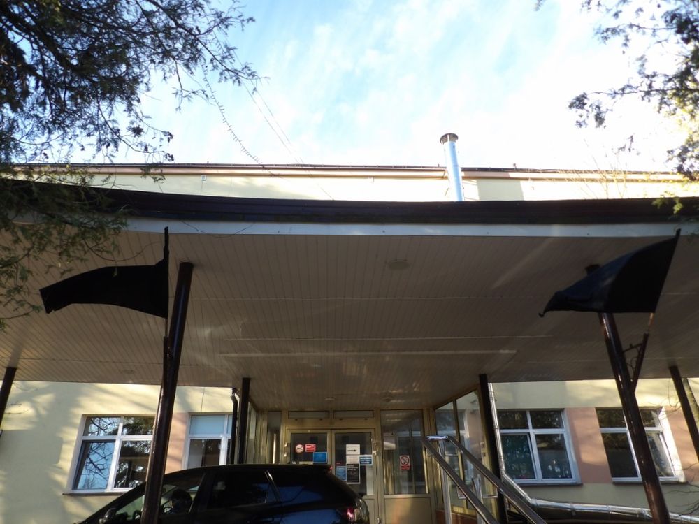 Czarne chorągwie na mławskim szpitalu 