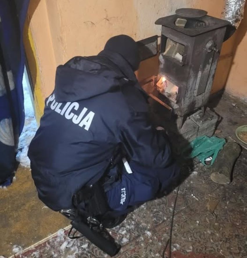 Uratowali 30-latka. Mężczyzna był skrajnie wychłodzony.