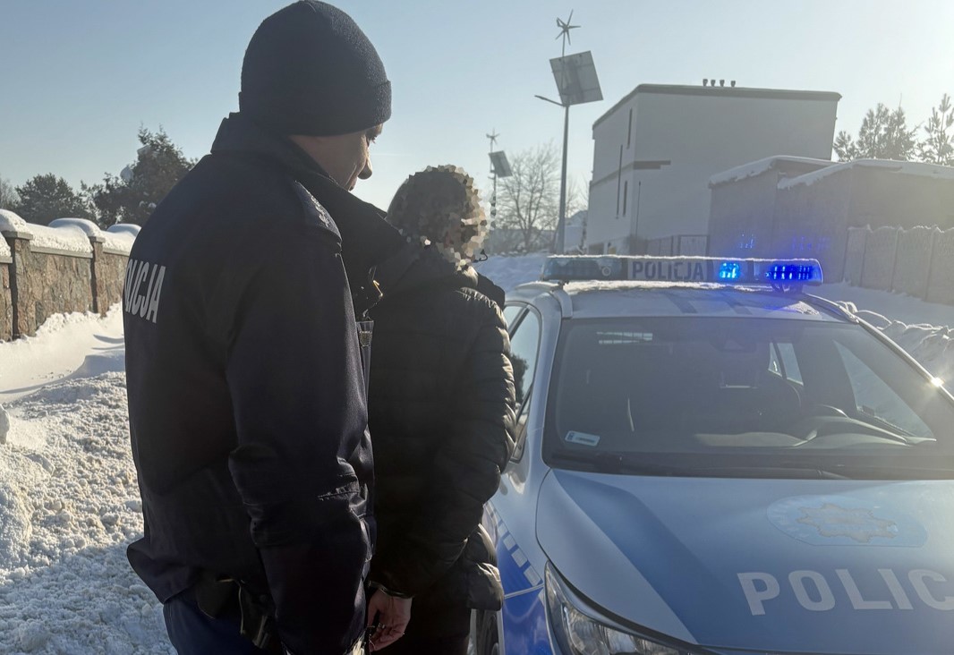 Wyłudzała przelewy w sklepach. Policja zatrzymała 44-latkę