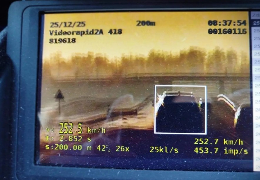 Jechał ponad 200 km na godzinę, bo spieszył się na samolot