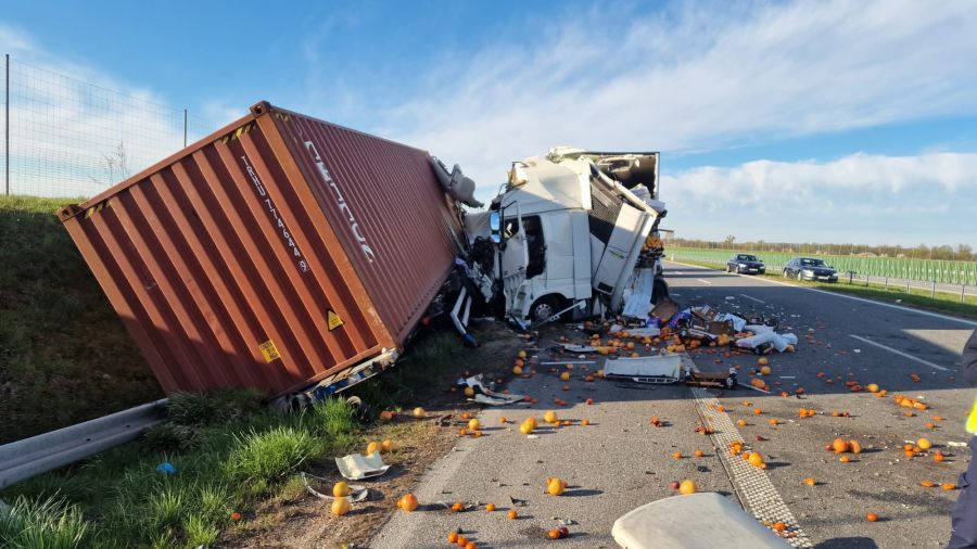 Tragiczny wypadek w gminie Stupsk. Pasażer jednej z ciężarówek zmarł w szpitalu 