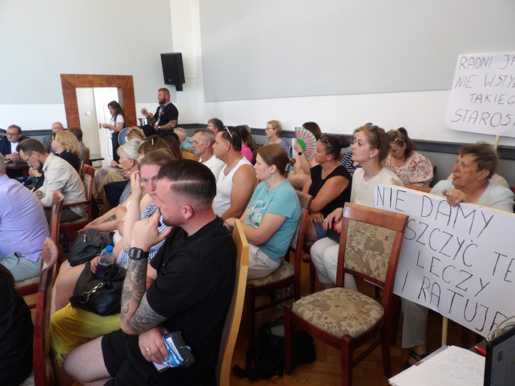 Harmider na sesji Rady Powiatu Mławskiego, Gadanie uzdrowi szpital?