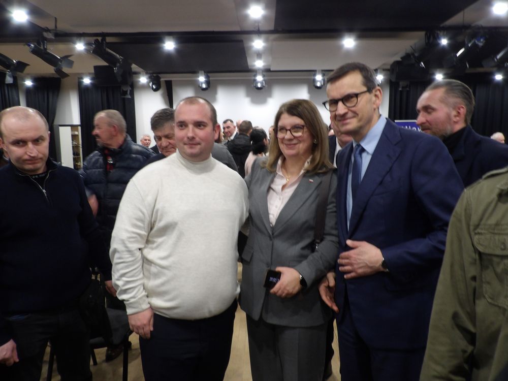 Morawiecki w Mławie: „Panie Tusk, gdzie są pieniądze?”. Ostre starcie byłego premiera z rządem i awantura z widzem