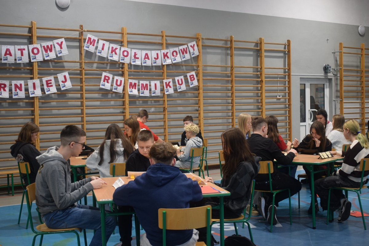 Strategiczne planowanie i logiczne myślenie. Powiatowy turniej Rummikub. 