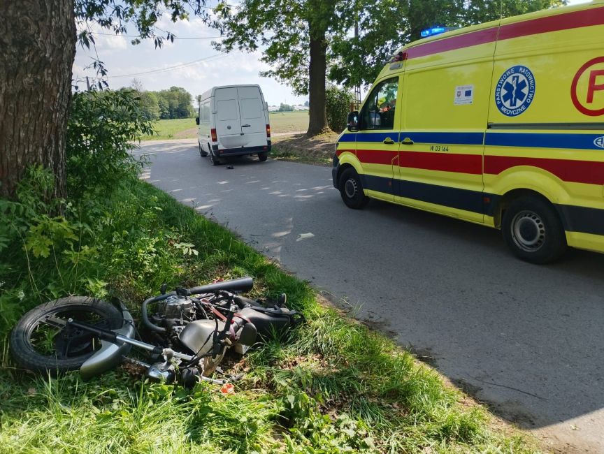 83-letni motocyklista doznał poważnych obrażeń 