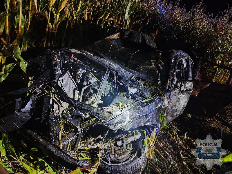 Tragiczny wypadek w powiecie płońskim. BMW dachowało, nie żyje 24-latek
