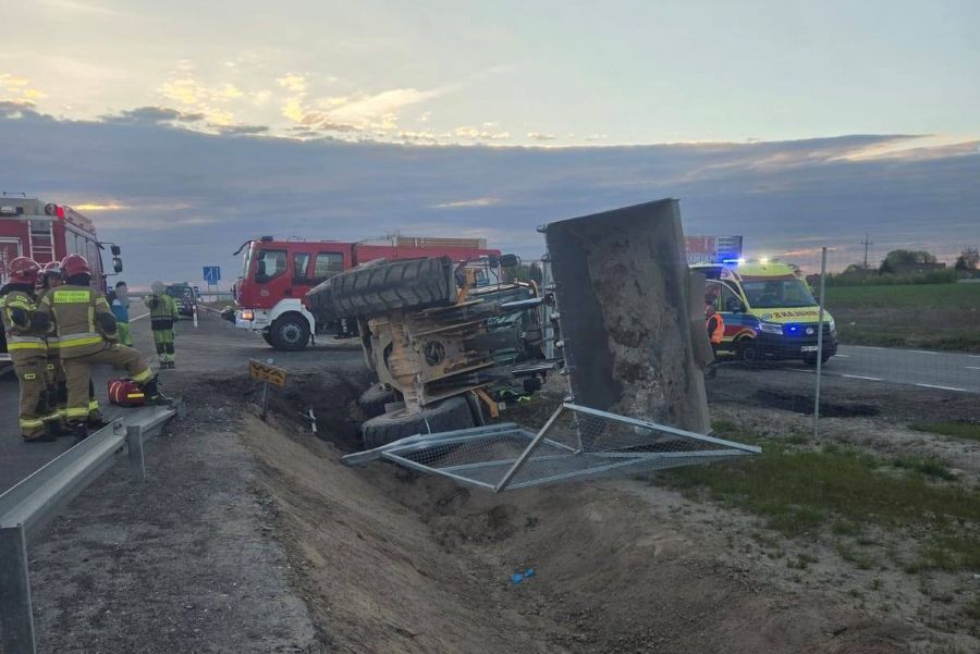 Ładowarką do rowu. 24-latek miał 2,5 promila 