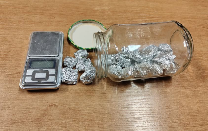 Dwóch zatrzymanych. Zwrócili uwagę policjantów nerwowym zachowaniem 