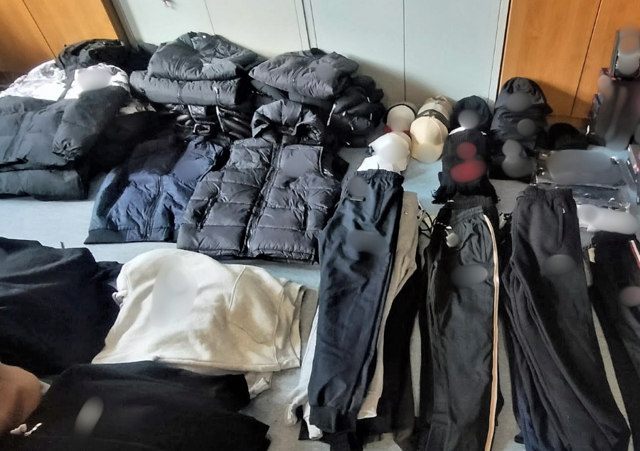 Kilkaset podróbek drogich marek. Sprzedawała je na targowisku mieszkanka powiatu mławskiego