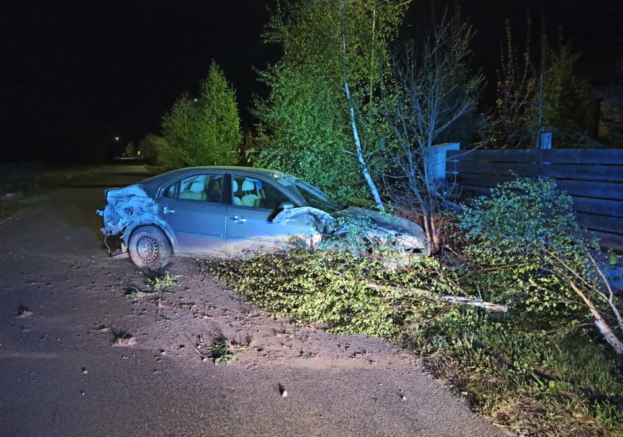 Zabrał kluczyki koledze. Po pijanemu rozbił jego auto