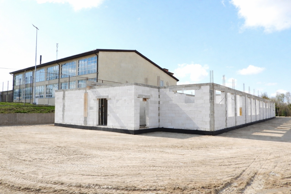 Gmina Płońsk: trwa rozbudowa szkoły w Siedlinie