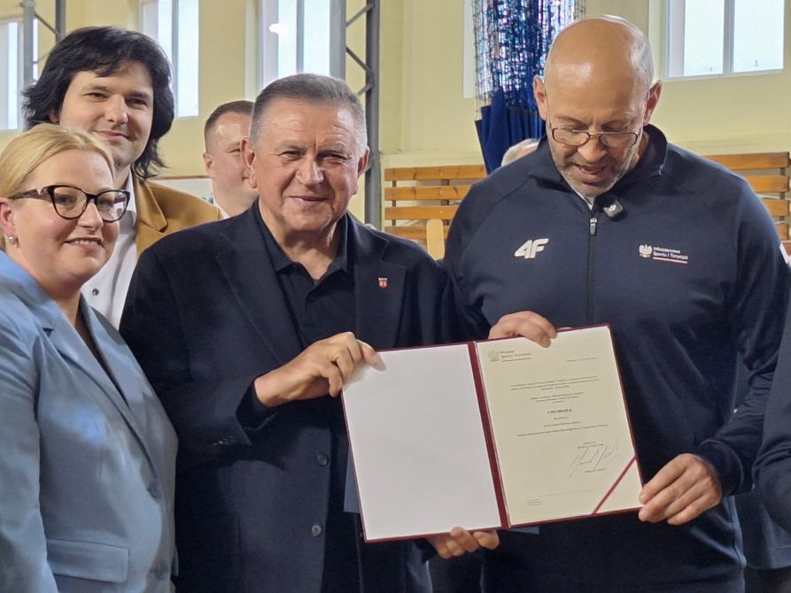 Minister sportu w Płońsku. Przekazał decyzje o dofinansowaniu budowy Orłów