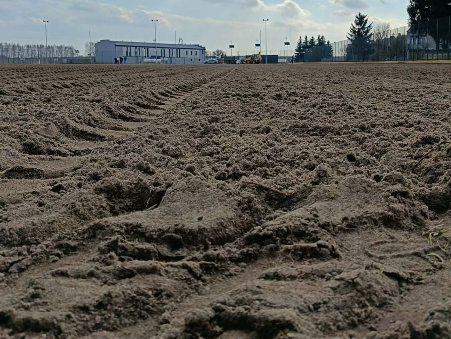 Trwa modernizacja stadionu w Raciążu 