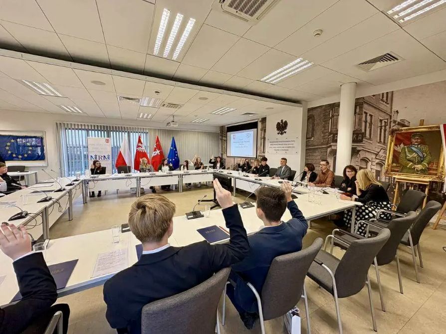 Po raz pierwszy obradowała młodzieżowa rada miasta Płońska 