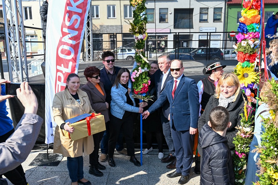 Płońska Wielkanoc. Najwyższa palma przyjechała z Nowego Radzikowa