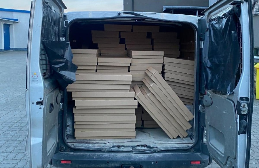 Policja przechwyciła tysiące nielegalnych papierosów