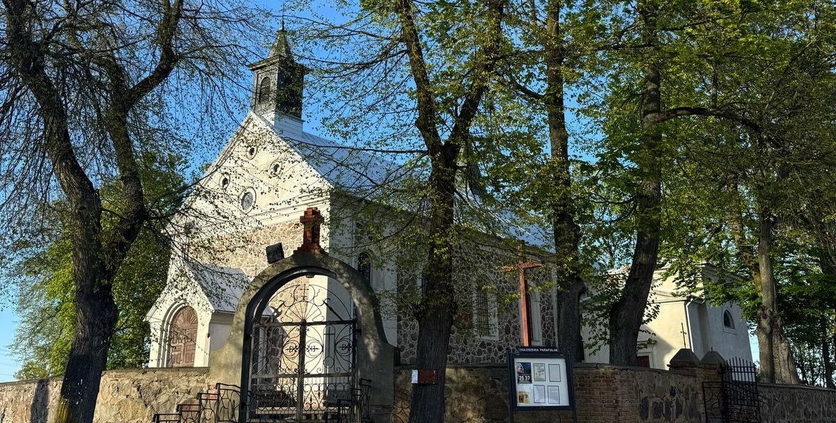 Złodziej z plebanii wciąż na wolności? Policja milczy, mieszkańcy pełni obaw